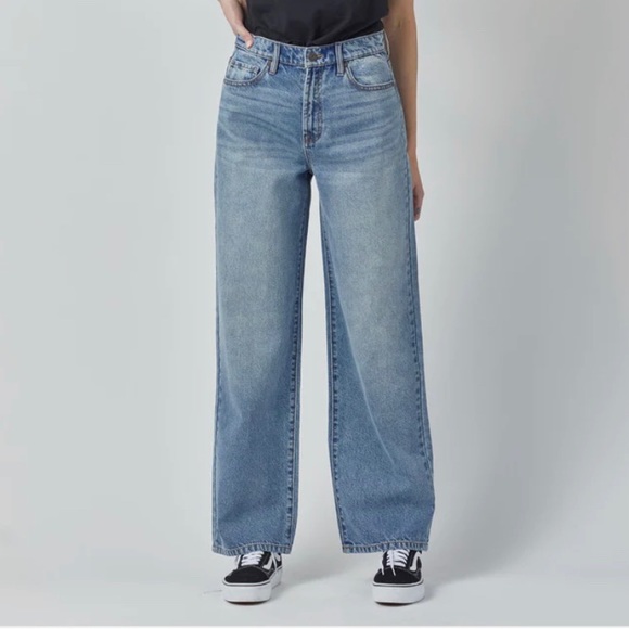 Hidden Medium Wash Dad Jean - Picture 1 of 1